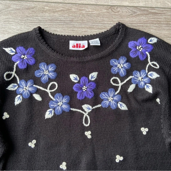 Vintage Alia Floral Embroidery Grandmacore  Sweater - Picture 5 of 16